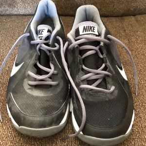 Mean Nike shoes size 10.5